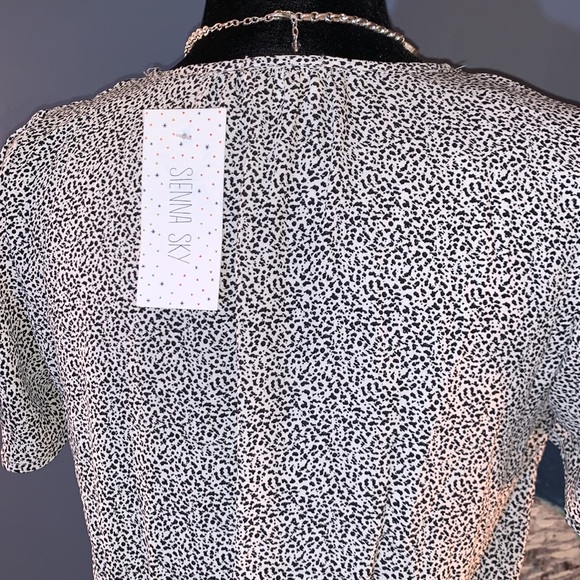 NWT Sienna Sky Size XS Cinched Waist Blouse - Picture 7 of 12